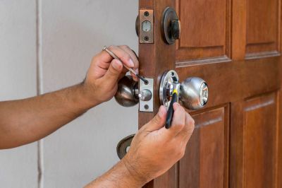 Door Knobs Allow You Easily Control Entry and Exit Between Rooms
